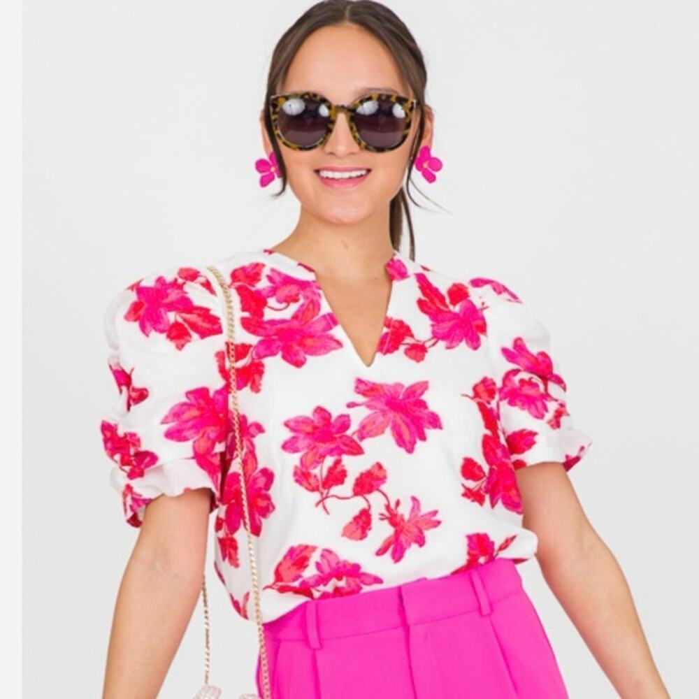 ENTRO Red and Pink Floral Puff Sleeve Blouse Size Small casual v-neck
